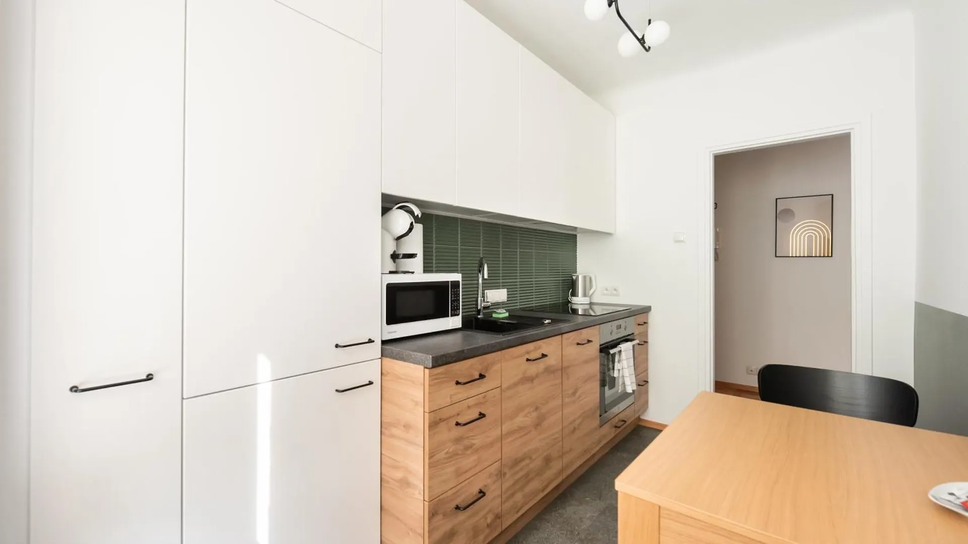 Metro Raclawicka Homey Apartment ワルシャワ
